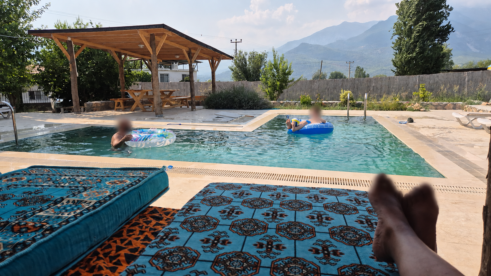 Zwembad bij House of Ceylan